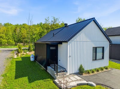 /international/ca/36-carre-des-pionnieres-bromont-quebec-110105957739/