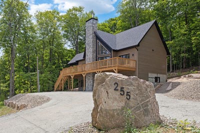 /international/ca/255-allee-des-algonquins-mont-tremblant-quebec-110098683765/