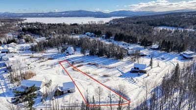 /international/ca/rue-st-andrew-lac-brome-quebec-110104160247/