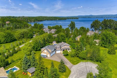 /international/ca/4-rue-alarie-lac-brome-quebec-110100595628/
