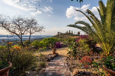 /international/mx/sky-horse-ranch-san-miguel-de-allende-guanajuato-110107475770/