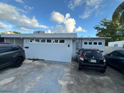 /international/pr/100-calle-urano-isla-verde-carolina-110107959820/