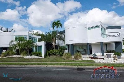 /international/pr/0-acropolis-guaynabo-guaynabo-guaynabo-110100977991/
