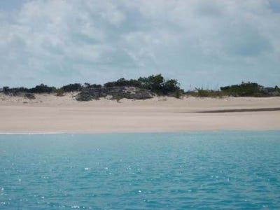/international/tc/7-11-ac-beach-front-110090364777/