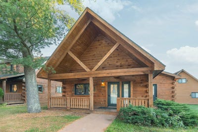 /international/us/624-sandy-beach-court-warrens-wi-110107036561/
