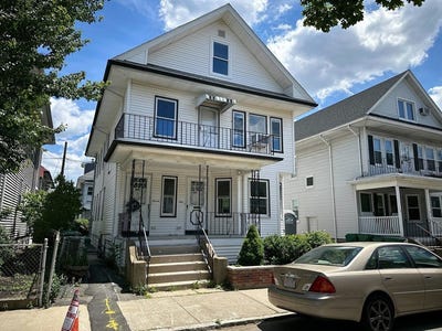 /international/us/9-bradford-ave-medford-ma-110108974625/