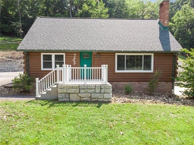 /international/us/733-mckee-rd-white-oak-pa-110101262919/