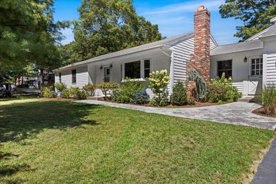 /international/us/18-buchanan-road-west-yarmouth-ma-110098846234/