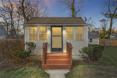 /international/us/129-locust-drive-mastic-beach-ny-110098857386/?lang=en