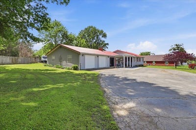 /international/us/951-n-maple-street-buffalo-mo-110108019644/