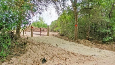 /international/us/3984-county-road-324-caldwell-tx-110101171755/