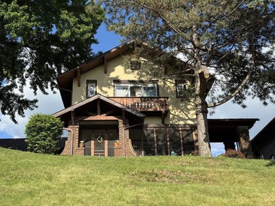 /international/us/318-n-4th-street-savanna-il-110098895409/
