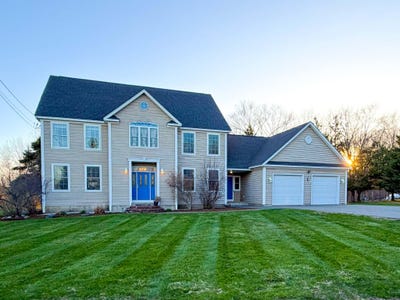 /international/us/21-longmeadow-drive-veazie-me-110107669142/