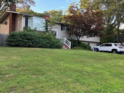 /international/us/14-branch-lane-east-setauket-ny-110108978487/