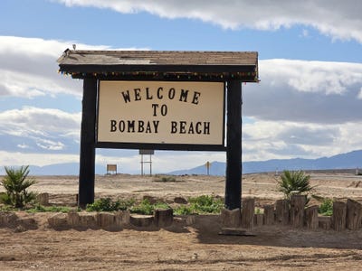 /international/us/9588-avenue-h-bombay-beach-ca-110110230745/