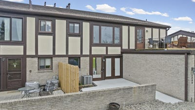 /international/us/1030-country-club-drive-saint-clair-shores-mi-110108443652/