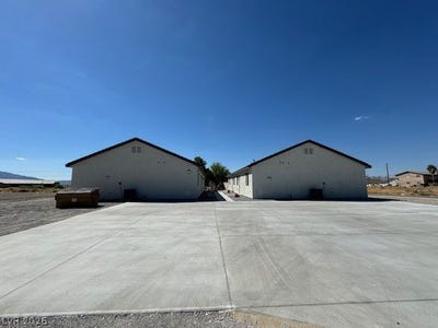 /international/us/1861-five-feathers-street-pahrump-nv-110107481813/