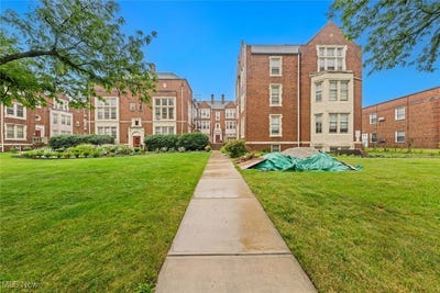/international/us/15610-van-aken-boulevard-unit-5-shaker-heights-oh-110100815561/