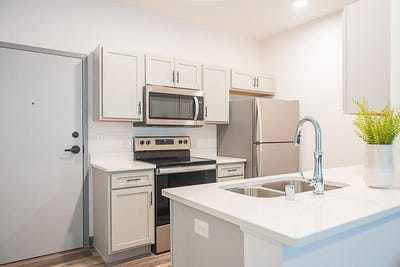 /international/us/2075-n-cambridge-ave-milwaukee-wi-110108438764/