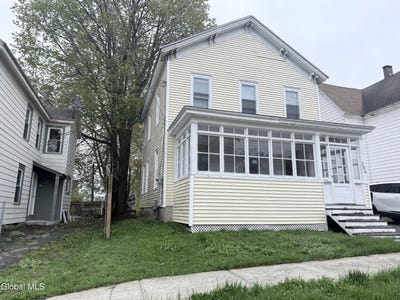 /international/us/204-glebe-street-johnstown-ny-110107631474/