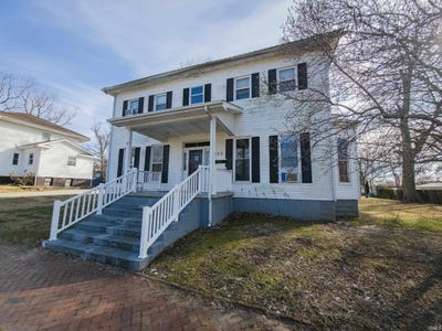 /international/us/223-e-3rd-street-mount-carmel-il-110104968158/