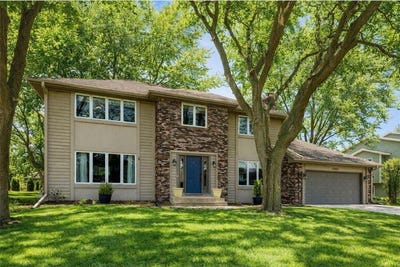 /international/us/13940-90th-place-n-maple-grove-mn-110106980153/