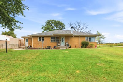 /international/us/1055-n-oliver-st-belle-plaine-ks-110119547596/