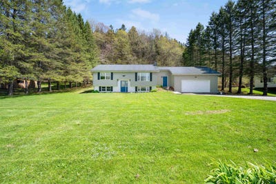 /international/us/94-corliss-lane-colebrook-nh-110105092186/
