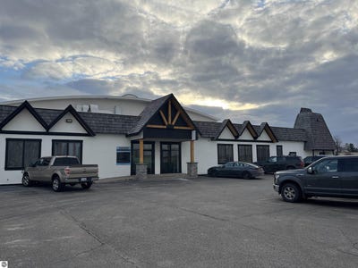 /international/us/400-w-main-street-gaylord-mi-110104874295/