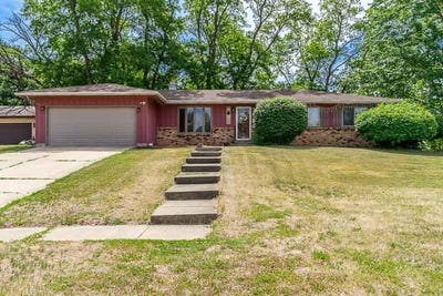 /international/us/1749-oak-leaf-drive-south-beloit-il-110108448950/