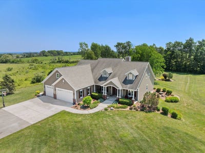 /international/us/631-cedar-avenue-cedar-grove-wi-110101090209/