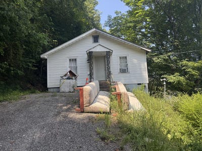 /international/us/110-3rd-ave-clendenin-wv-110103335887/