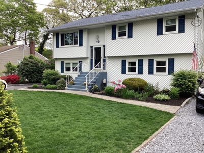 /international/us/19-holiday-boulevard-center-moriches-ny-110096857973/?lang=en