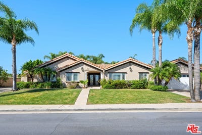 /international/us/15309-larkspur-st-sylmar-ca-110120681769/
