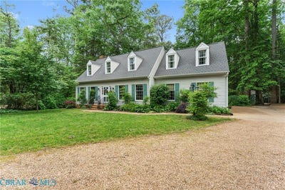 /international/us/6657-branch-road-hayes-va-110107936569/