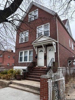 /international/us/13322-233rd-street-rosedale-ny-110108803454/