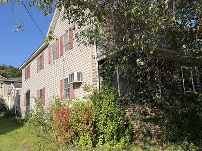 /international/us/2401-lovell-northern-cambria-pa-110110188404/