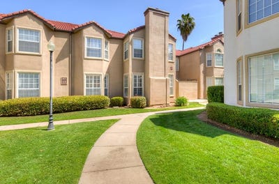 /international/us/8153-n-cedar-avenue-fresno-ca-110108027582/