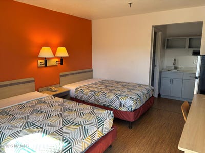 /international/us/2745-s-woodlands-village-boulevard-flagstaff-az-110106468122/