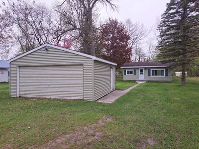 /international/us/1300-lakeview-clare-mi-110108000036/