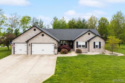/international/us/4213-water-oak-lane-smithton-il-110107543638/