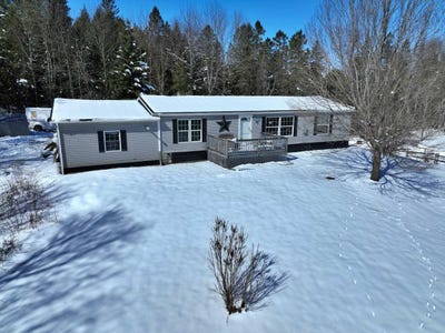 /international/us/2357-beebe-road-derby-vt-110106766925/