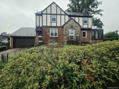 /international/us/18015-dalny-road-jamaica-estates-ny-110108300270/