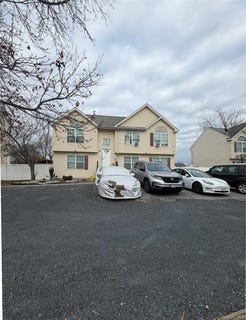 /international/us/83-3rd-avenue-bay-shore-ny-110106752966/