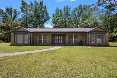 /international/us/922-belle-air-circle-yazoo-city-ms-110107261389/