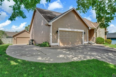 /international/us/2405-se-saturn-dr-topeka-ks-110103805219/