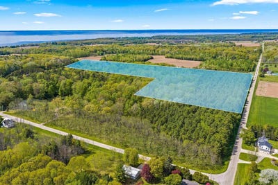 /international/us/sand-hill-road-luxemburg-wi-110108295315/
