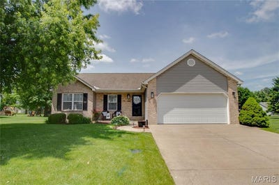 /international/us/1002-lillian-court-jerseyville-il-110108238254/
