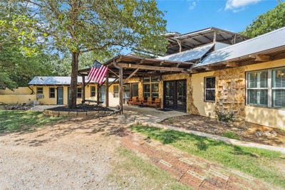 /international/us/208-old-potato-rd-paige-tx-110100781530/