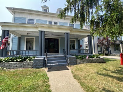 /international/us/1215-e-high-street-springfield-oh-110105290811/